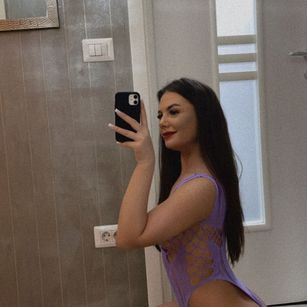 Model - SophieCyrus webcam