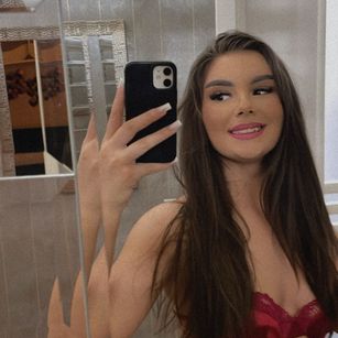 Model - SophieCyrus roleplay