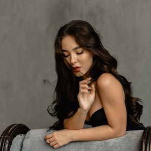 Model - MonicaKeys striptease