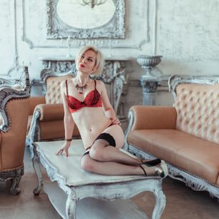 Model - Mischelle Meow nipples