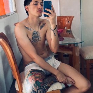 Model - coca colo precum