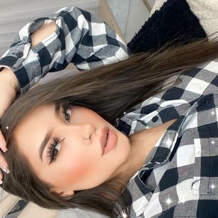 Model - Stefanny Unu closeup