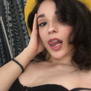 Model - NickyStyris petite