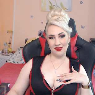 Model - Miss Lexy Gold cei