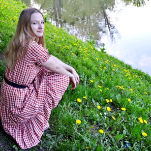 Model - Nancy footjob