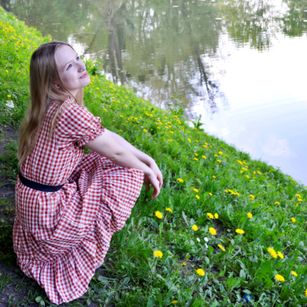 Model - Nancy footjob