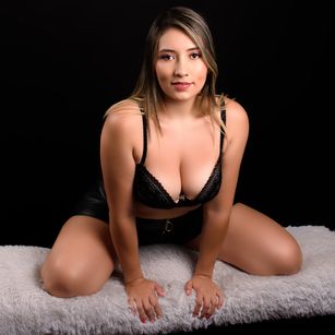 Model - Bella Ricci dancing