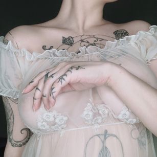 Model - Anna Solar tattoos