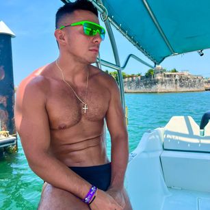 Model - tom athletic