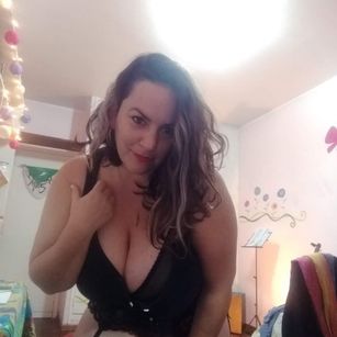 Model - Lilith Goddess pantyhose