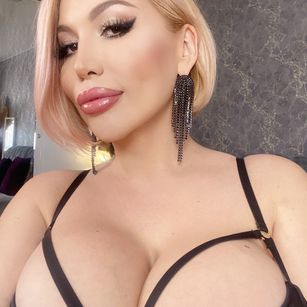 Model - Goddess Adeline homewrecker