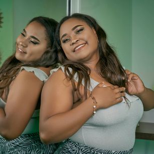 Model - NahomyLowe naughty