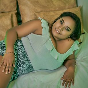 Model - NahomyLowe love