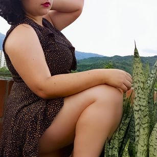 Model - Annie Evans squirt