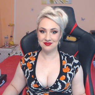 Model - Miss Lexy Gold cei