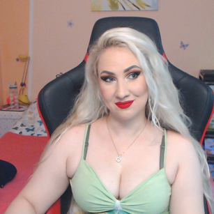 Model - Miss Lexy Gold cei