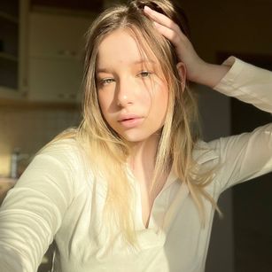 Model - jadejawell young