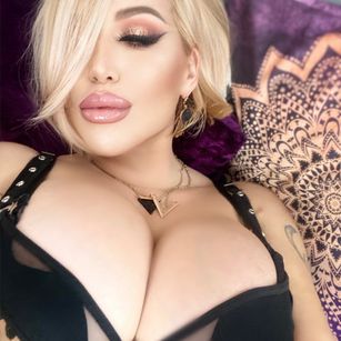 Model - Goddess Adeline mistress