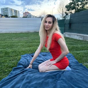 Model - SkylarRedstone smoking