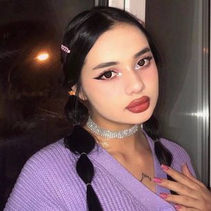 Model - AmiaRone lips