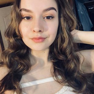 Model - KarAsty play