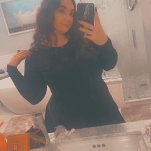 Model - HeyItsLiz curvy