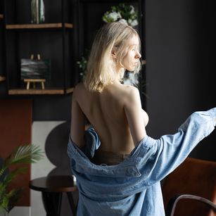 Model - JuliaampTina striptease