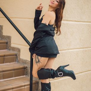 Model - AbbieRhondes deepthroat