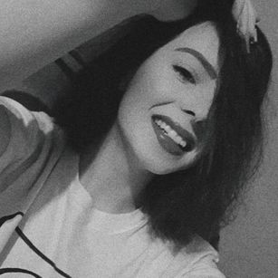 Model - MoniqueHills shaved