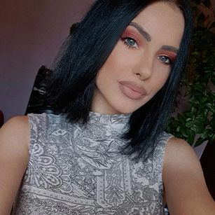 Model - MoniqueHills fingering