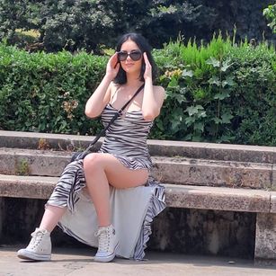 Model - MoniqueHills joi