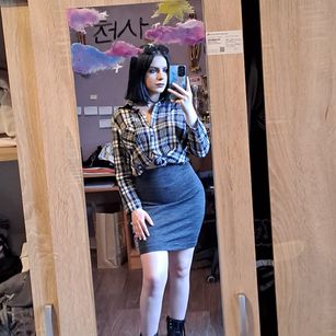 Model - MoniqueHills play