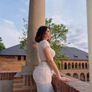 Model - MoniqueHills cei