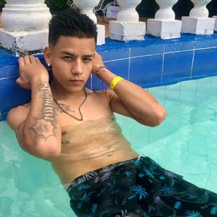 Model - BilyGrey striptease