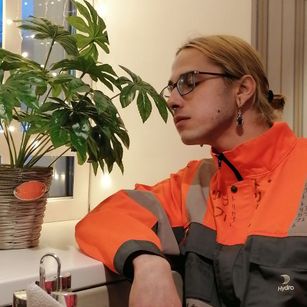 Model - XawierDonovan shaved