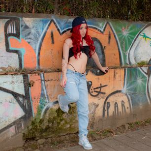 Model - Annie Merchan dancing