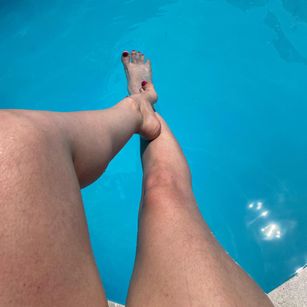 Model - GoddessHarley smoking