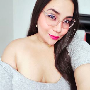 Model - LithzyReyes bigass