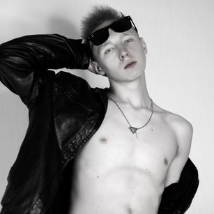 Model - Alex_Trent LUSH