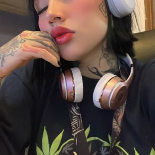 Model - Nina Danger joi