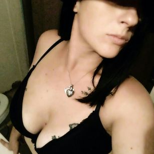 Model - Onya Johnson blowjob