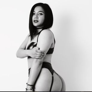 Model - Sharyjones latina