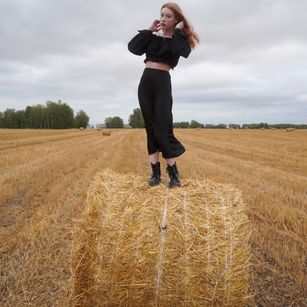 Model - Redhead mistress