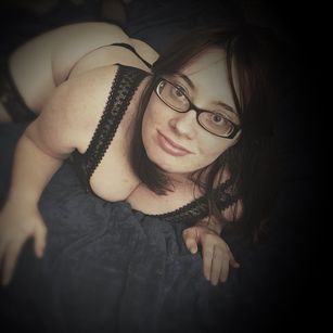 Model - Knotty Girl RopeBondage