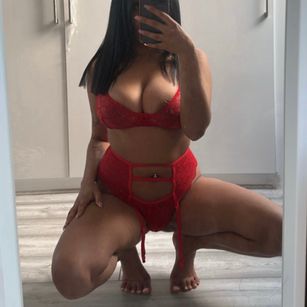 Model - RanixoUK dominatrix