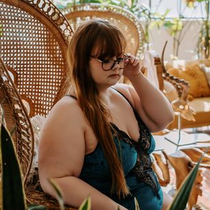 Model - Allie Sparks petite