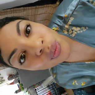 Model - MeghanSparkles bubbly