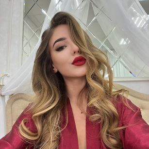 Model - MonicaKeys oil