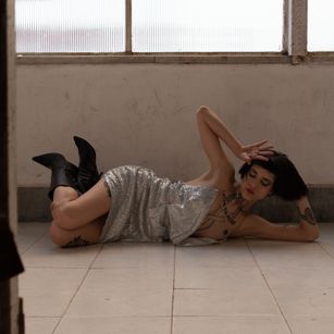 Model - OliviaWave tits