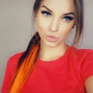 Model - Adalinda cum